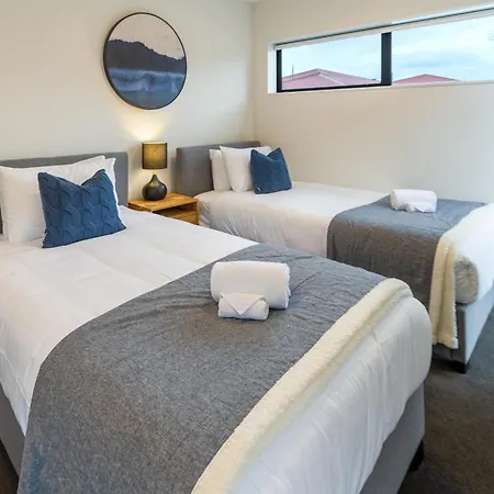 Luxurious Christchurch Suite - Single Level 2 Bed